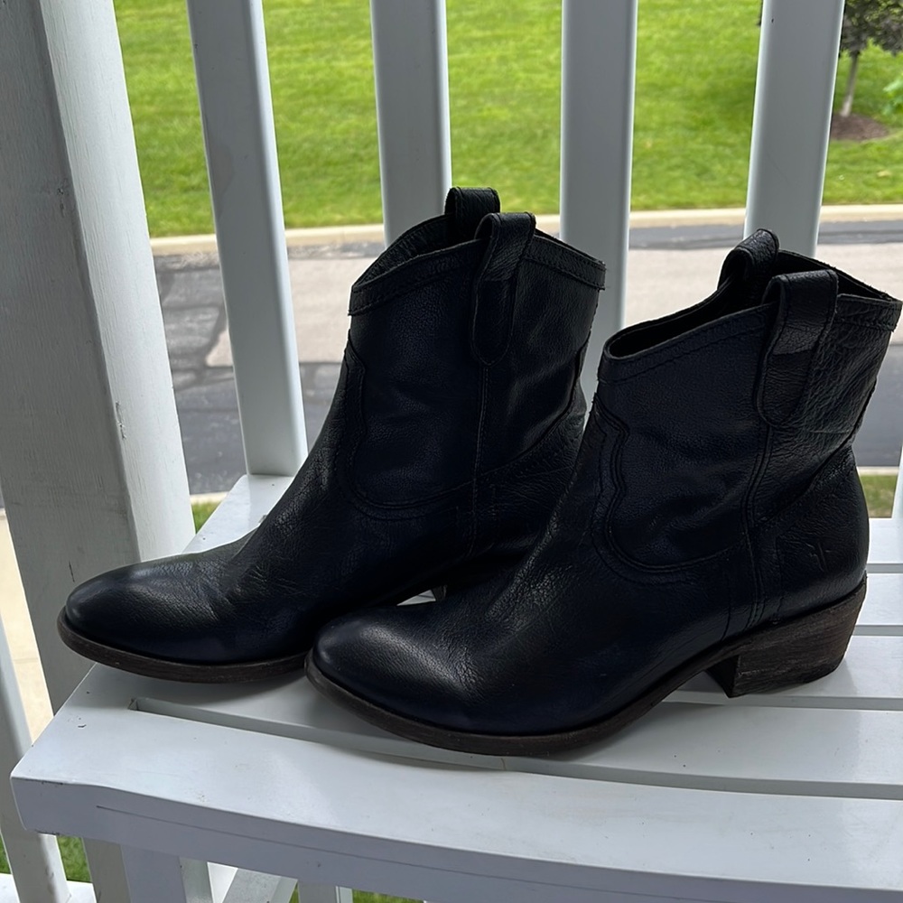 Frye Carson Shortie Black Leather Boots